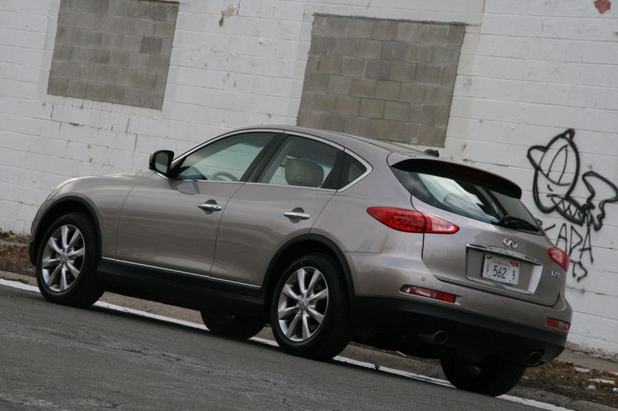  Infiniti EX35 2008 года  (фото 40 из 48)